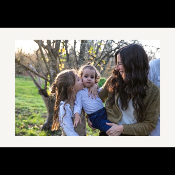 Meet your Posher, Stephanie - Picture 4 of 5